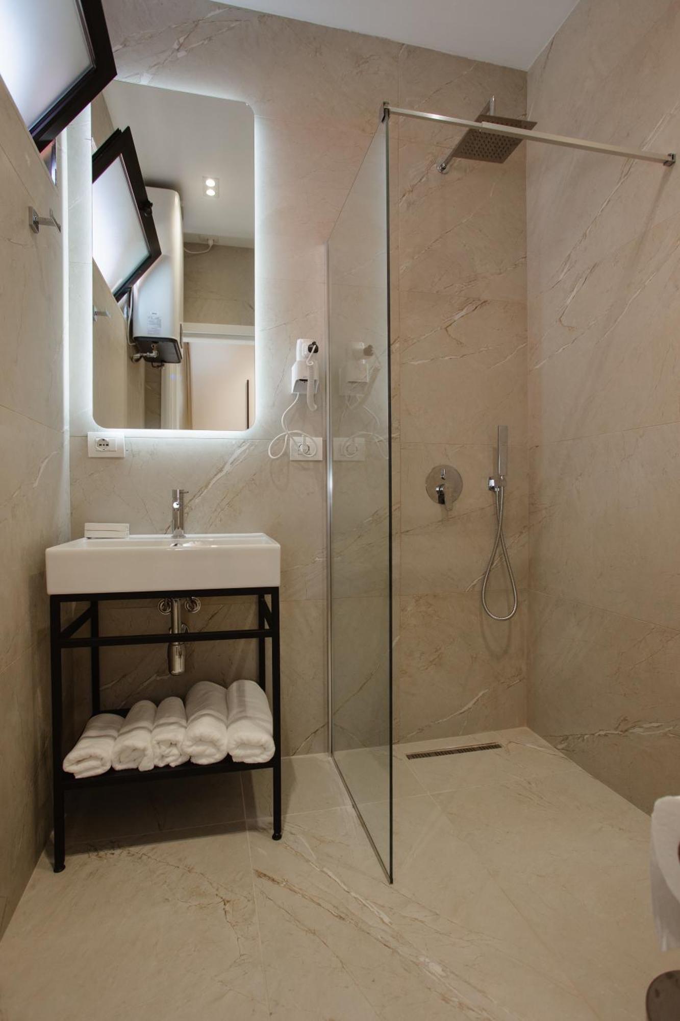 Downtown Hotel Shkodër 외부 사진